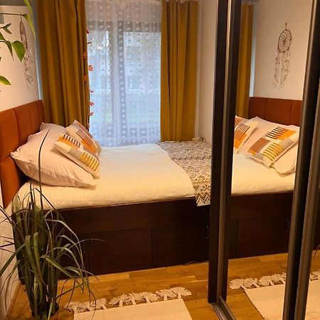 Yellow Apartment Airport Galeria Mokotow Netflix Warschau Exterior foto