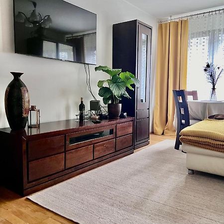 Yellow Apartment Airport Galeria Mokotow Netflix Warschau Exterior foto