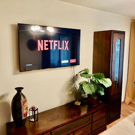 Yellow Apartment Airport Galeria Mokotow Netflix Warschau Exterior foto