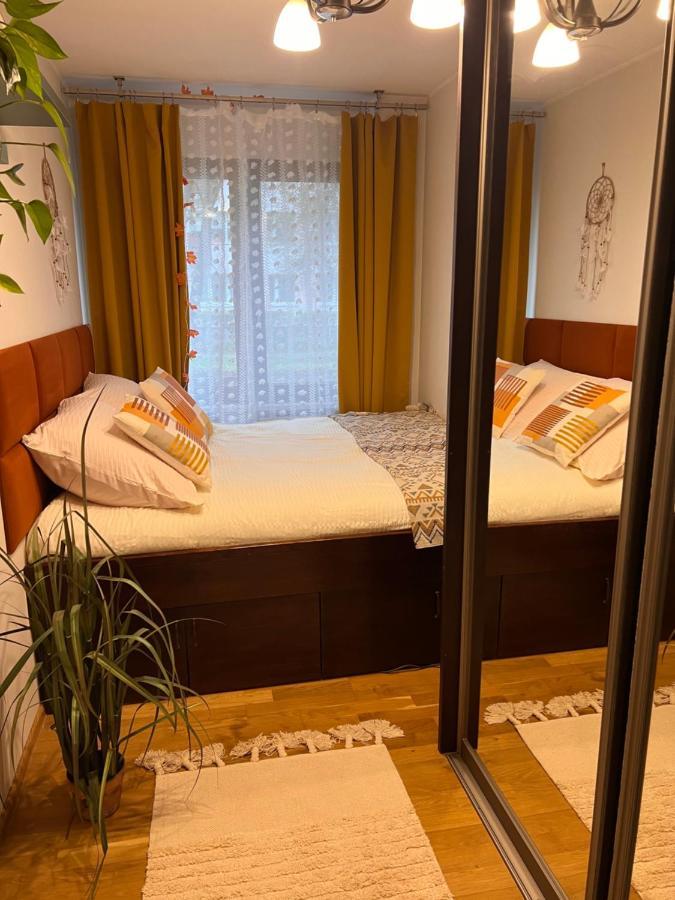 Yellow Apartment Airport Galeria Mokotow Netflix Warschau Exterior foto
