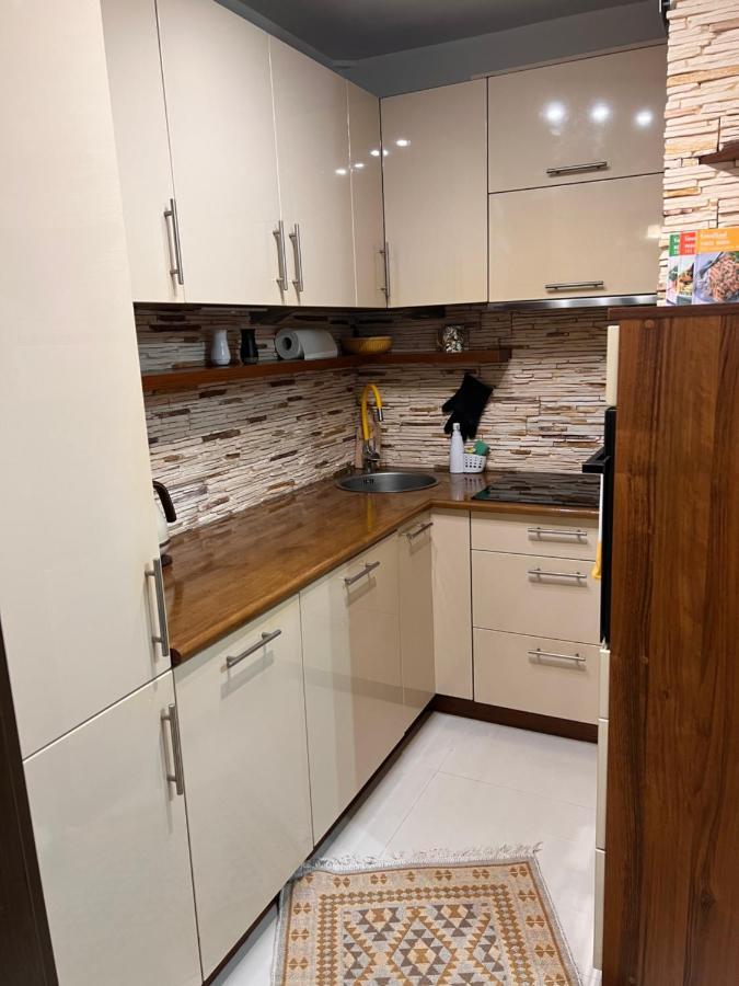 Yellow Apartment Airport Galeria Mokotow Netflix Warschau Exterior foto
