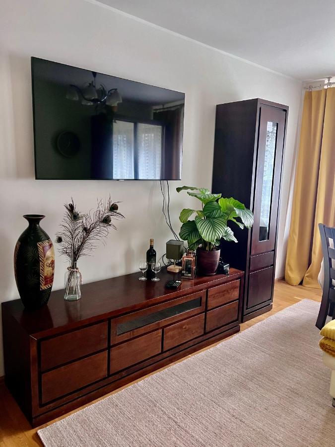 Yellow Apartment Airport Galeria Mokotow Netflix Warschau Exterior foto