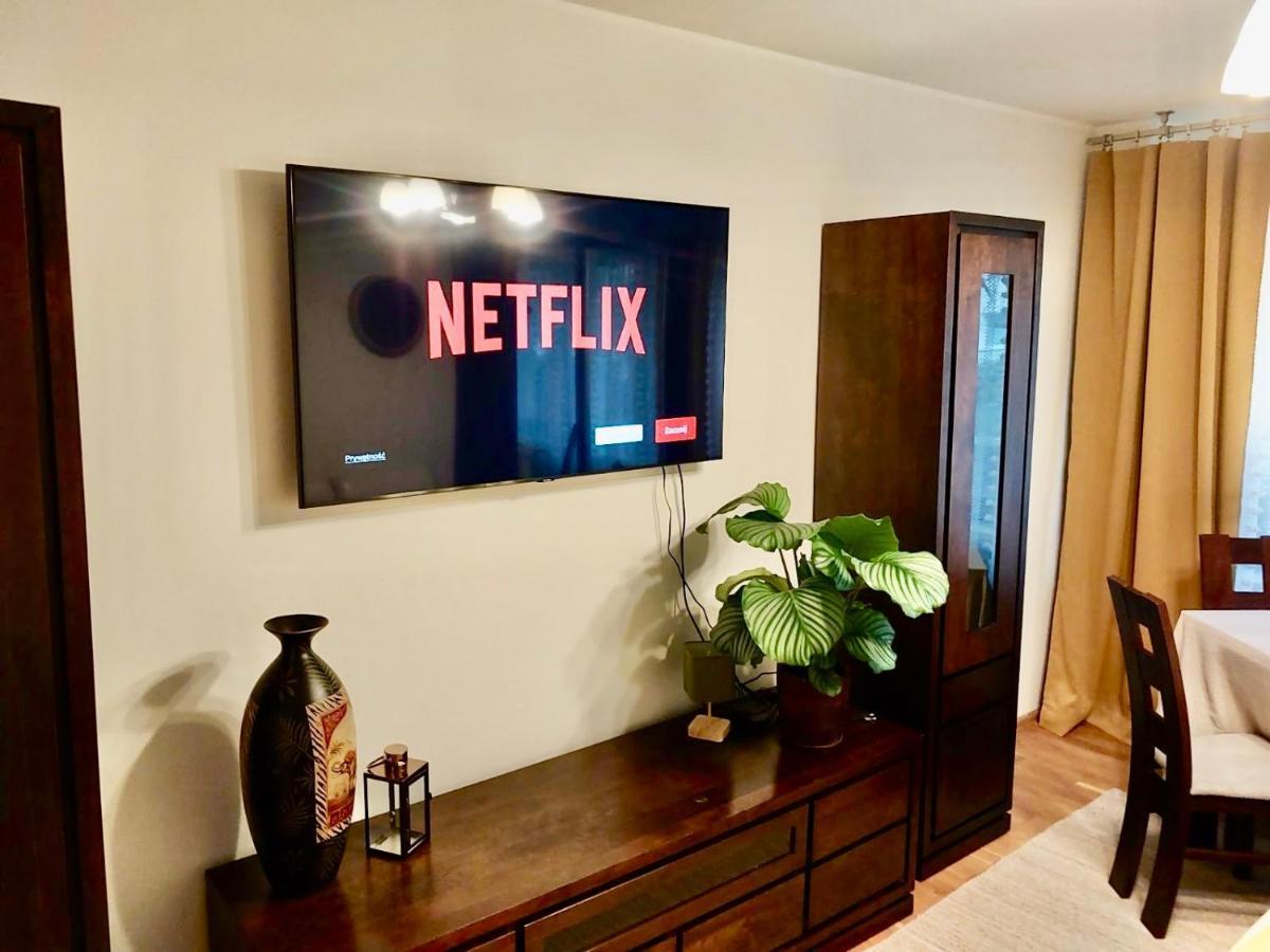 Yellow Apartment Airport Galeria Mokotow Netflix Warschau Exterior foto